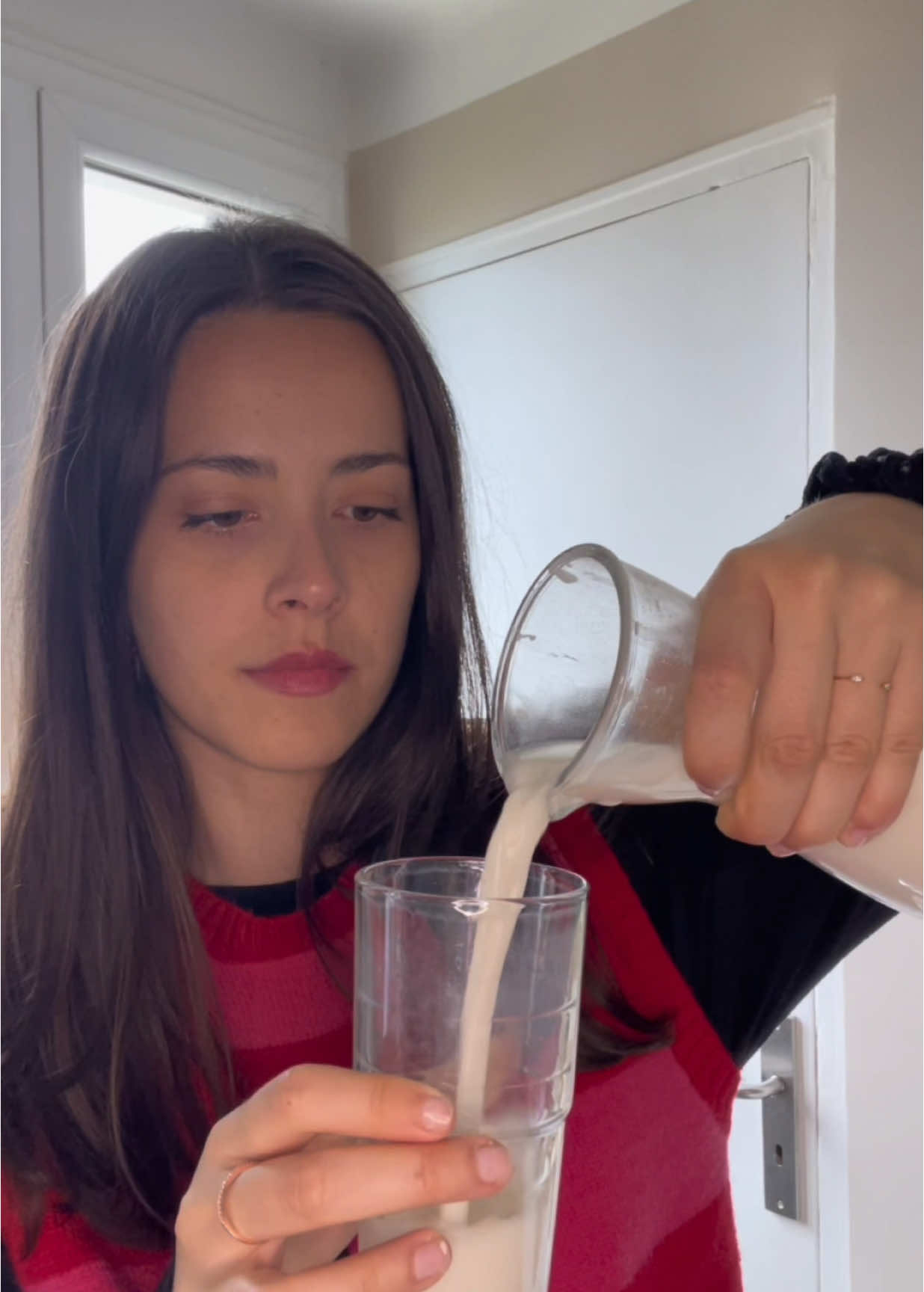 C’est ultra simple et pas cher : 100g de flocon d’avoine  1L d’eau  Et c’est tout !! Par contre je ne trouve pas ça très bon… je préfère le @Oatly Barista🥛 #faitmaison #laitavoine 