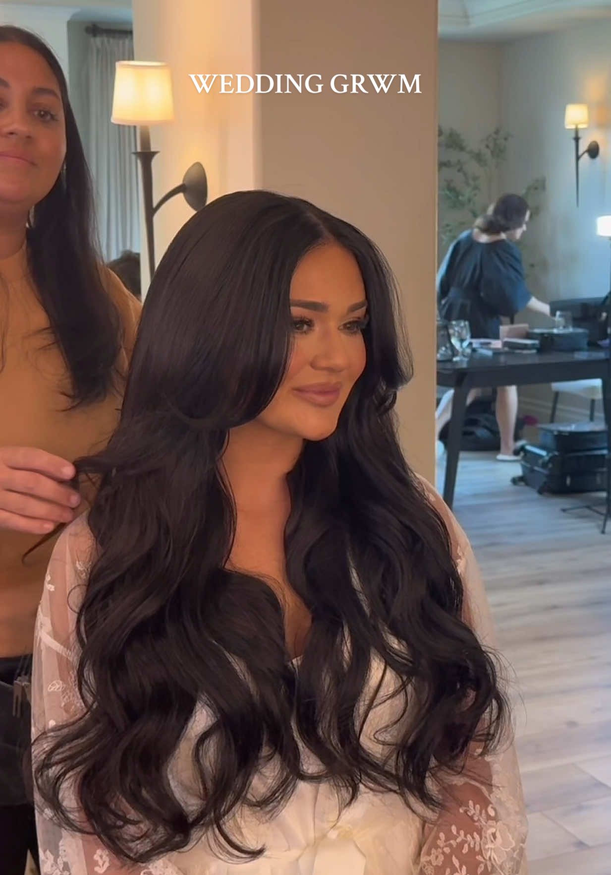 getting ready with all my girls🥹💍👰🏻‍♀️🤍 #wedding #bride @showmeyourmumu #grwm #weddingday #weddingtiktok #2025bride #fyp #viral #gorlhood #besties #friends 