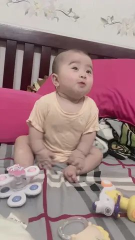 Con hỏng tự ngồi 1m được chớ ai đỡ ngồi dùm cái phái lắm luôn =)) 🤭🤭🥖#embedethuong #xuhuongtiktok 