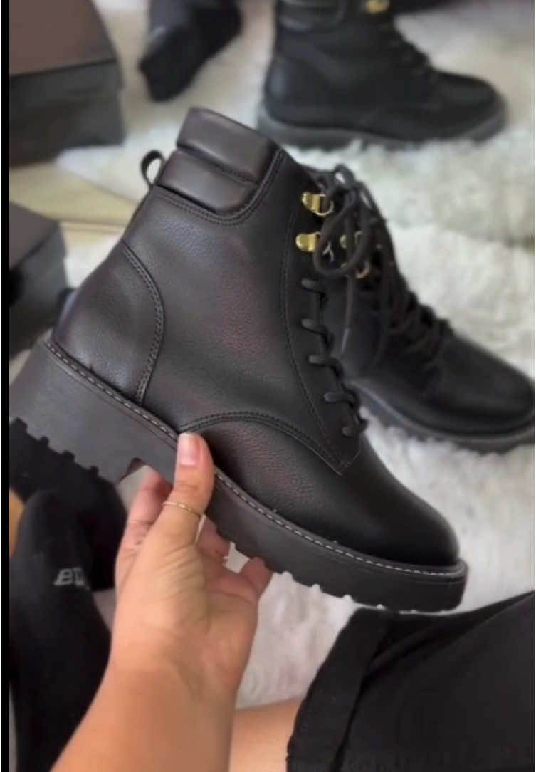 🖤 Coturno Vizzano: estilo forte, conforto garantido! Perfeito para mulheres que têm personalidade marcante e amam estar na moda. Com solado robusto, palmilha confortável e acabamento impecável.  #bota #vizzano #vizzanolovers #vizzano_oficial #vizzanooficial #diadosnamorados #diadosnamoradoschegando #diadosnamorados2025 