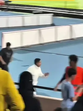 من الذاكرة دخول مشجع للملعب🔥☠️😂#fotball#foryou#tiktok#viral#fyp#explore 