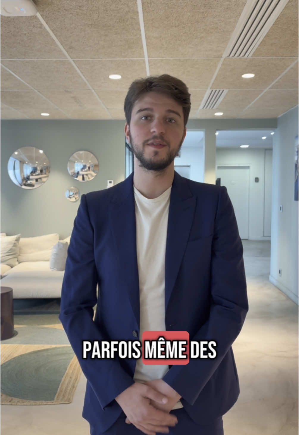 Agent de piste bagagiste, c’est bien plus que manipuler des valises. On veille à la sécurité, à la ponctualité des vols et au bon déroulement des opérations au sol. Un métier physique, mais essentiel dans les coulisses de chaque départ 🛫#avion #aeroport #formation #aeroportuaire #orly #cdg #pourtoii #forupage 
