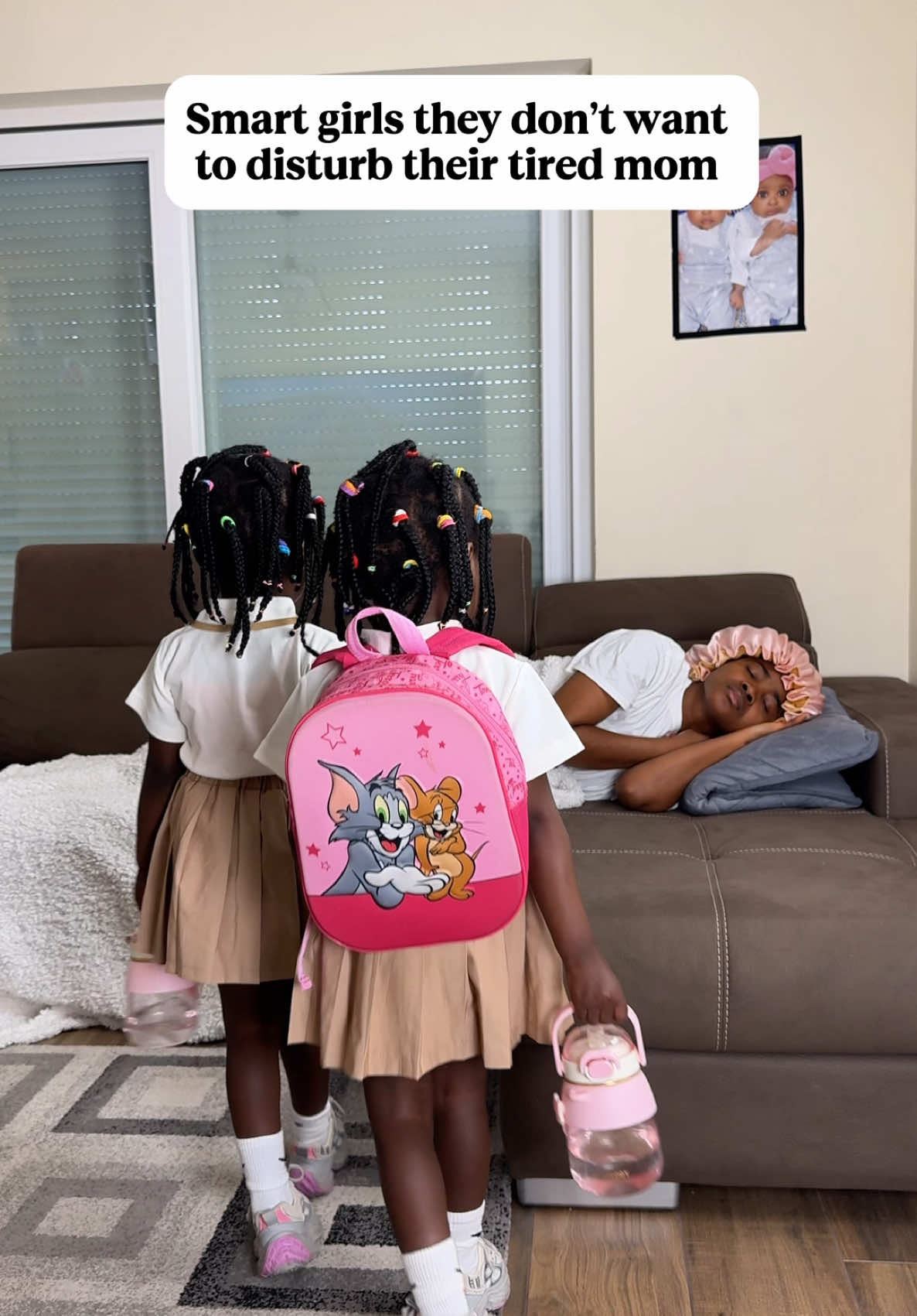 Smart girls they doesn’t want to disturb their mom after school 👌❤️ @CASEY #dienel 