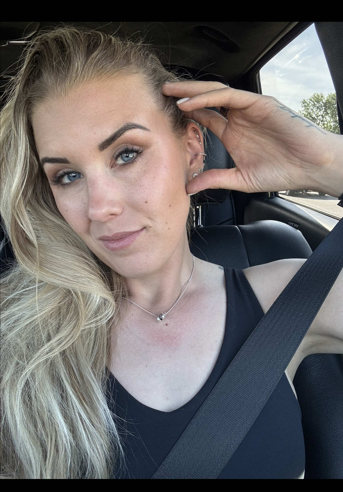 The glamorous life on the road ✨😁