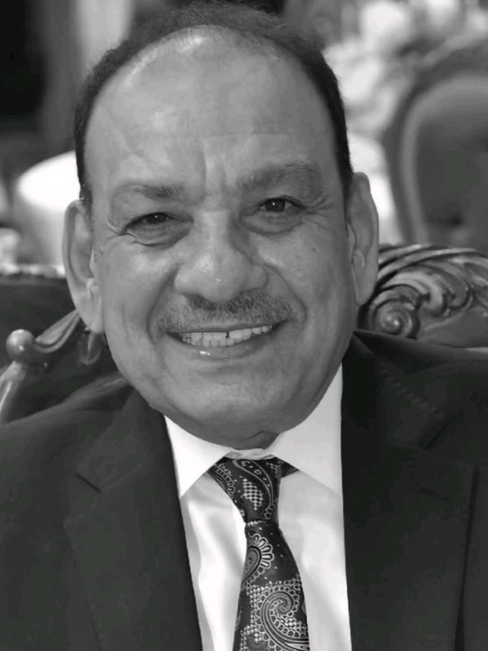 وانتَ ماذا تخفي ؟ . . . . . #غانم_علي #غانم_علي #عبارات #عباس_حمزة #الطريق 