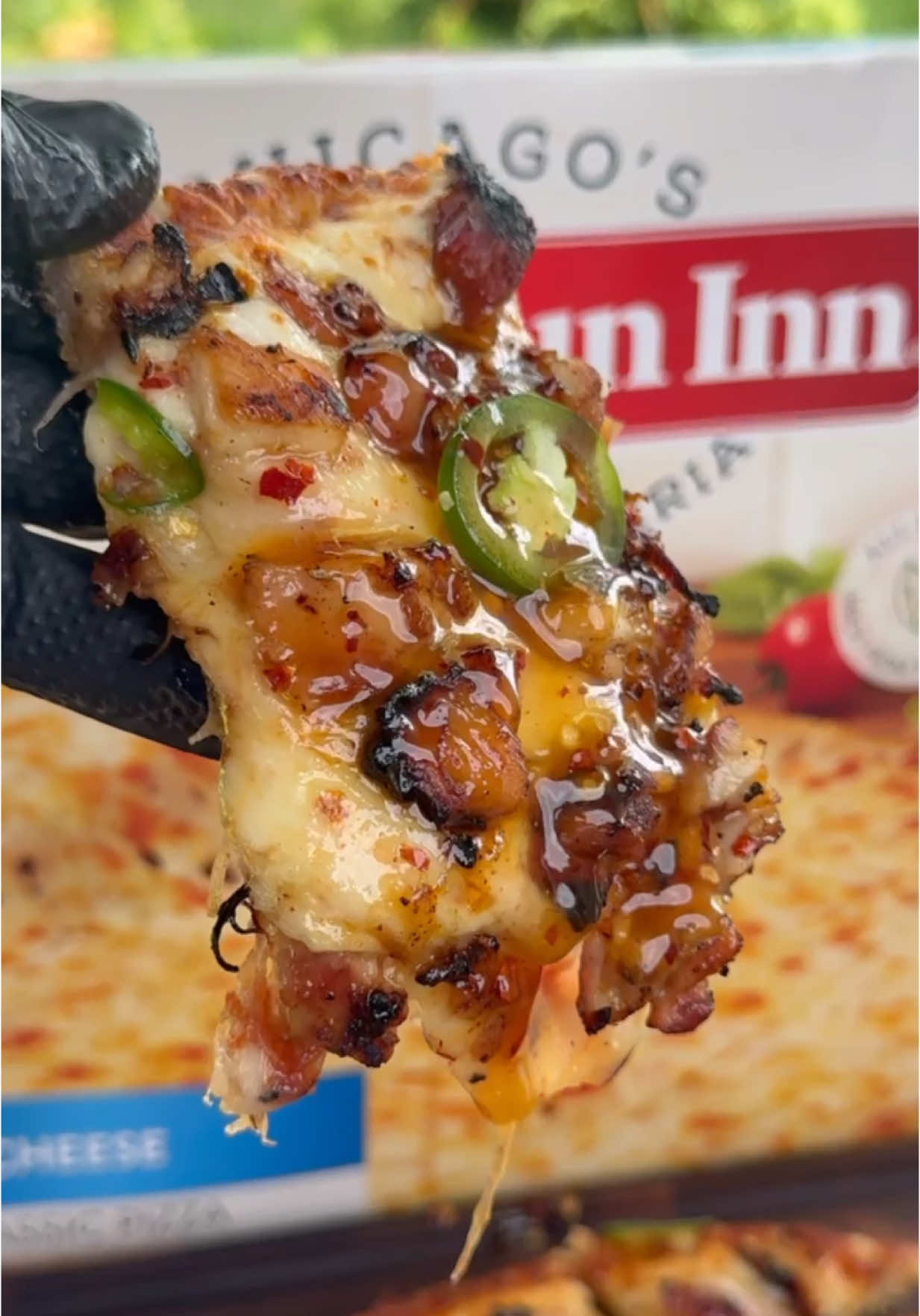 Hot Honey Chicken Pizza just changed the game 🔥 Teamed up with @Home Run Inn Pizza ™️ to take frozen pizza to FLAVOR HEAVEN—crispy crust, juicy chicken, and that sweet heat drizzle that hits DIFFERENT! Tag a friend who needs a slice of this ASAP!