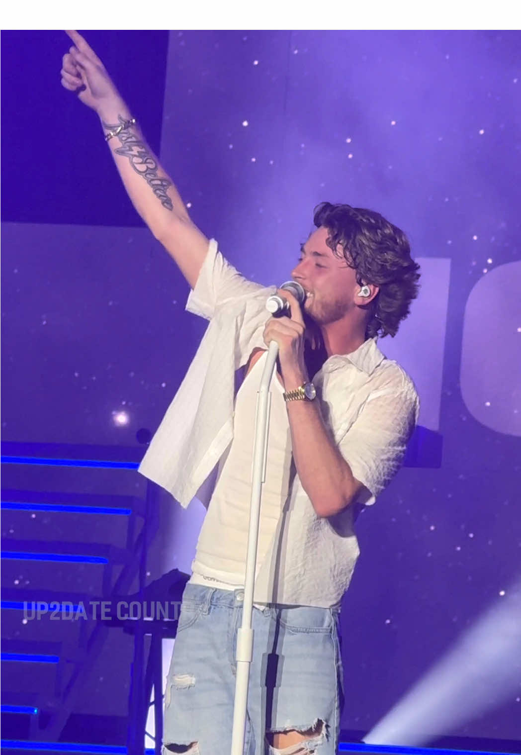 Update: @Bailey Zimmerman performs “Holy Smokes” at Sand In My Boots Festival in Gulf Shores, AL #baileyzimmerman 