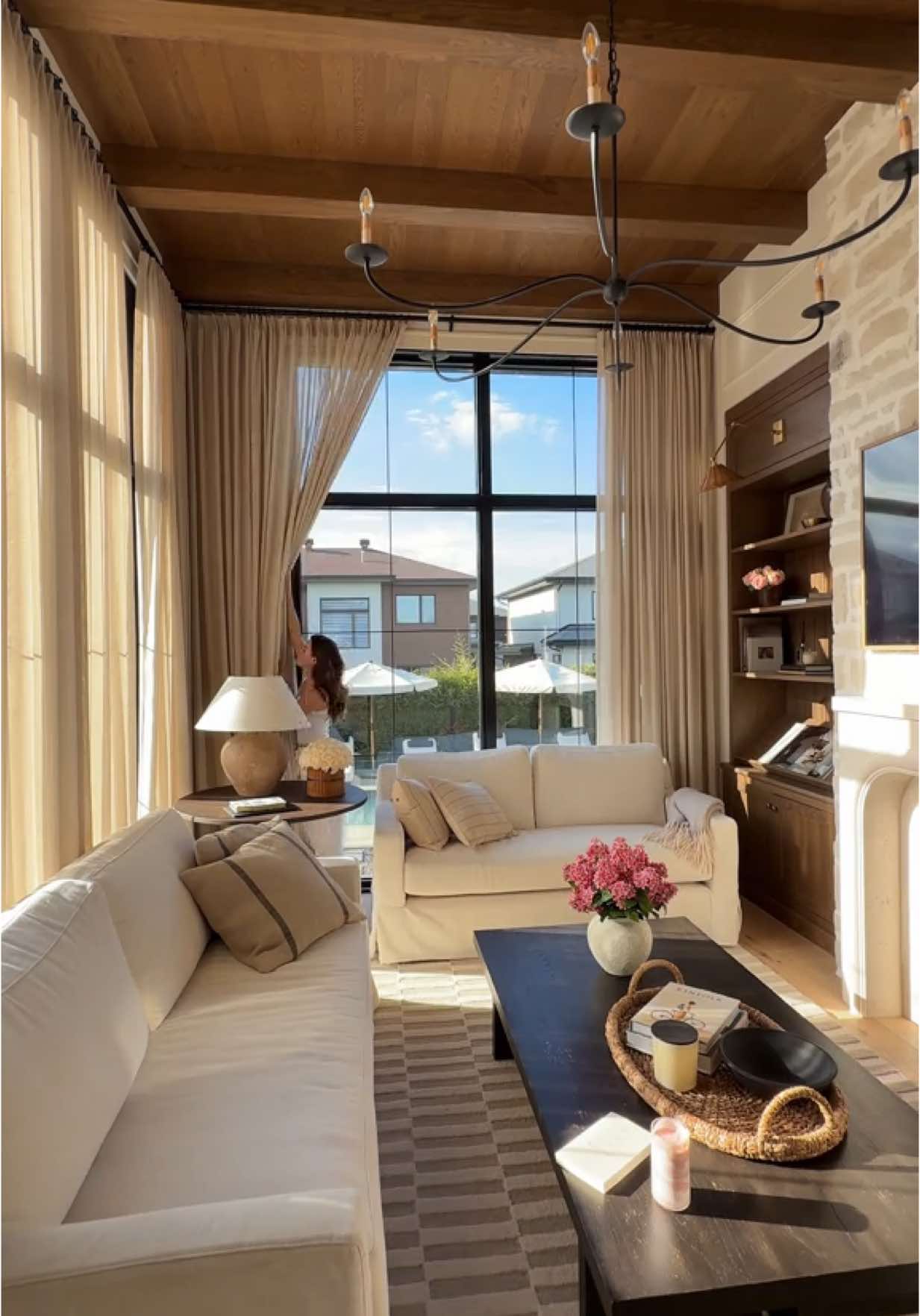 I just love our mornings so much 🍓☕️