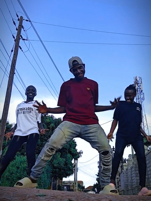 The only dancing machines u will find in whole Namuwongo 🔥🔥@DANCHALL #namuwongotv #dancers #fypシ゚ #trendingvideo 