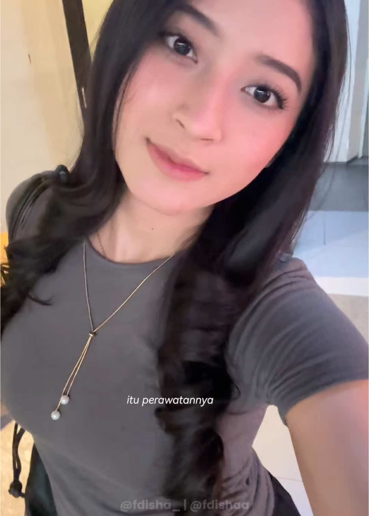 rambut panjang harus extra perawatan😗 gapernah skip pake hir tonic yang satu ini nih<3 #hairtonic #rambutrontok #rambutpanjang #hairtonicnatur 