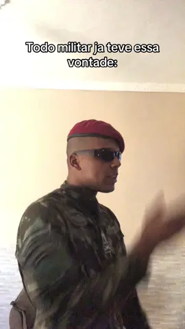 Quem nunca pensou em fazer isso?kkkkkkkk #CapCut #memestiktok #viralvideos #vaiprofycaramba #fyp #militar #pqd #pqdt🇧🇷 #paraquedista #exercitobrasileiro🇧🇷 