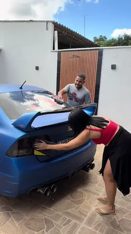 Quando ela me ajuda a lavar o Civic  @vanessa 