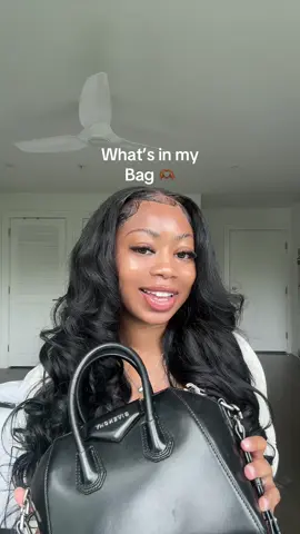 I wear this bag to the ground because it fits so much! I’m thinking about getting a new one soon. What timeless bags do you recommend that are just as functional? Products featured:  @YSL Beauty libre super mini “my favorite scent “ @SkinCeuticals age advanced eye mini  @EADEM malai color lip balm  @Valentino.Beauty puffer gloss  @touchland hand sanitizer ‘mango’ @EltaMD Skin Care UV clear sunscreen deep shade #whatsinmybag #fypシ 