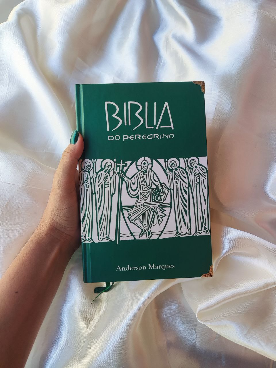 Eu tô apaixonada nessa reforma, tem algumas que ganham meu coração e quando penso que já me apaixonei, vem outra e me derrete mais ainda 📷📷📷 Simplesmente perfeitaaa!! #reformadebiblia #bible #bibliasagrada #biblia #antesxdepois #antesedepois #anteseedepois
