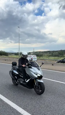 Tmax o Gs?🤔#yamaha #bikelife #barcelona #parati #viral #bcn #🇲🇦 #🇪🇸 #🇫🇷 #tmax 