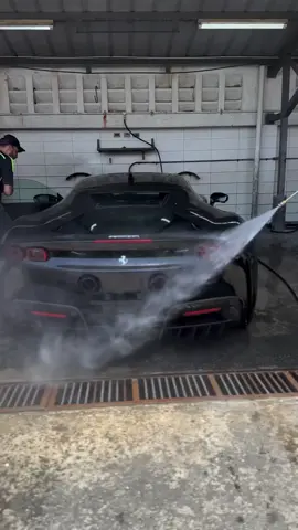 gracias a Papa Dios le dije que venia con algo fuerte verdad mi nuevo juguete Ferrari 2025 #paratiiiiiiiiiiiiiiiiiiiiiiiiiiiiiii #ferrari #eeuu🇺🇸 