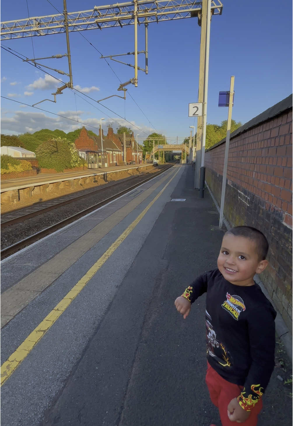 #train #trains #trainspotting #longport #lumixtrax #trainstation #stoke #stokeontrent #platform #trainspottingedit #fast #railway #trainhorn #horn #avanti #avantiwestcoast 
