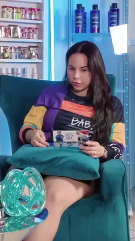 ”¡Nuestra próxima invitada viene con historia, carácter y muchas anécdotas! No te pierdas el próximo episodio de De Todo y de Nosotras… te va a encantar conocerla. ¿Adivinas quién es?” #P#PodcastLatinoD#DeTodoYDeNosotrasI#InvitadaEspecialP#PodcastEnEspañolN#NuevoEpisodioH#HistoriasQueInspiranM#MujeresRealesPodcastConEstilo