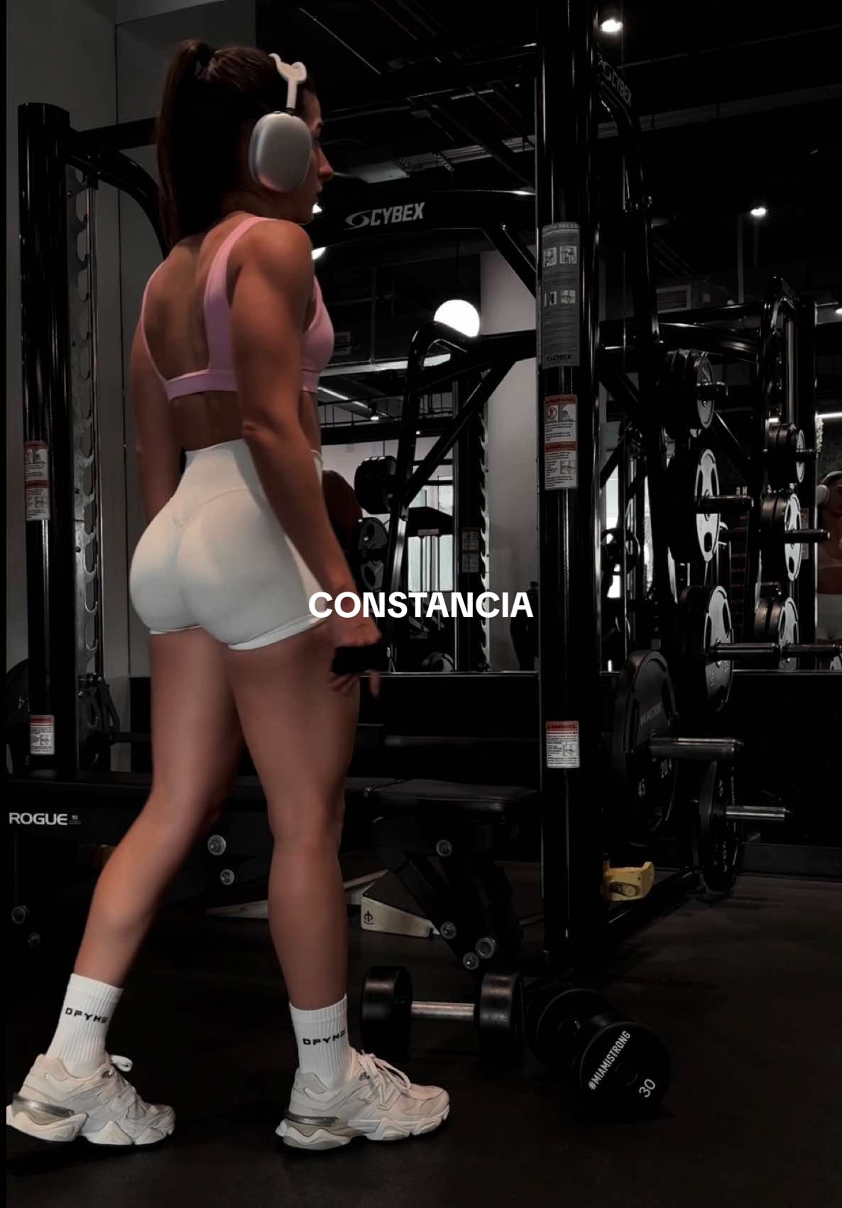 Sin secretos 🤐 | @DFYNE outfits - Código de descuento: Mariagabs🫶🏻 . . #constancia #resultados #gym #musculos #definicionmuscular 