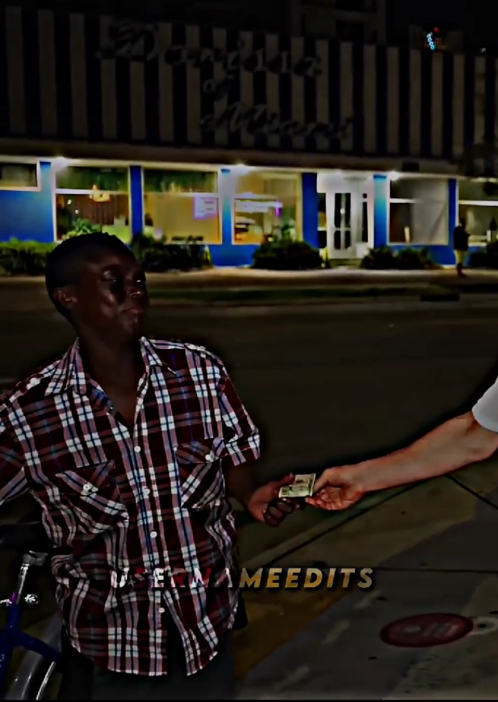 merab helps homeless woman ❤️‍🩹 ... #UFC #mma #merabdvalishvili #❤️‍ #fypシ゚ 
