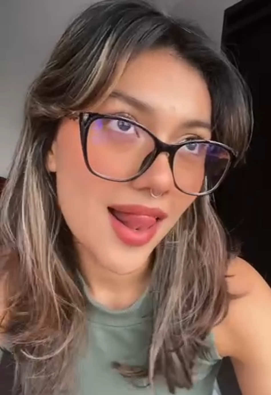 You really love firm handshakes 🤝 #humor #handshake #trending 