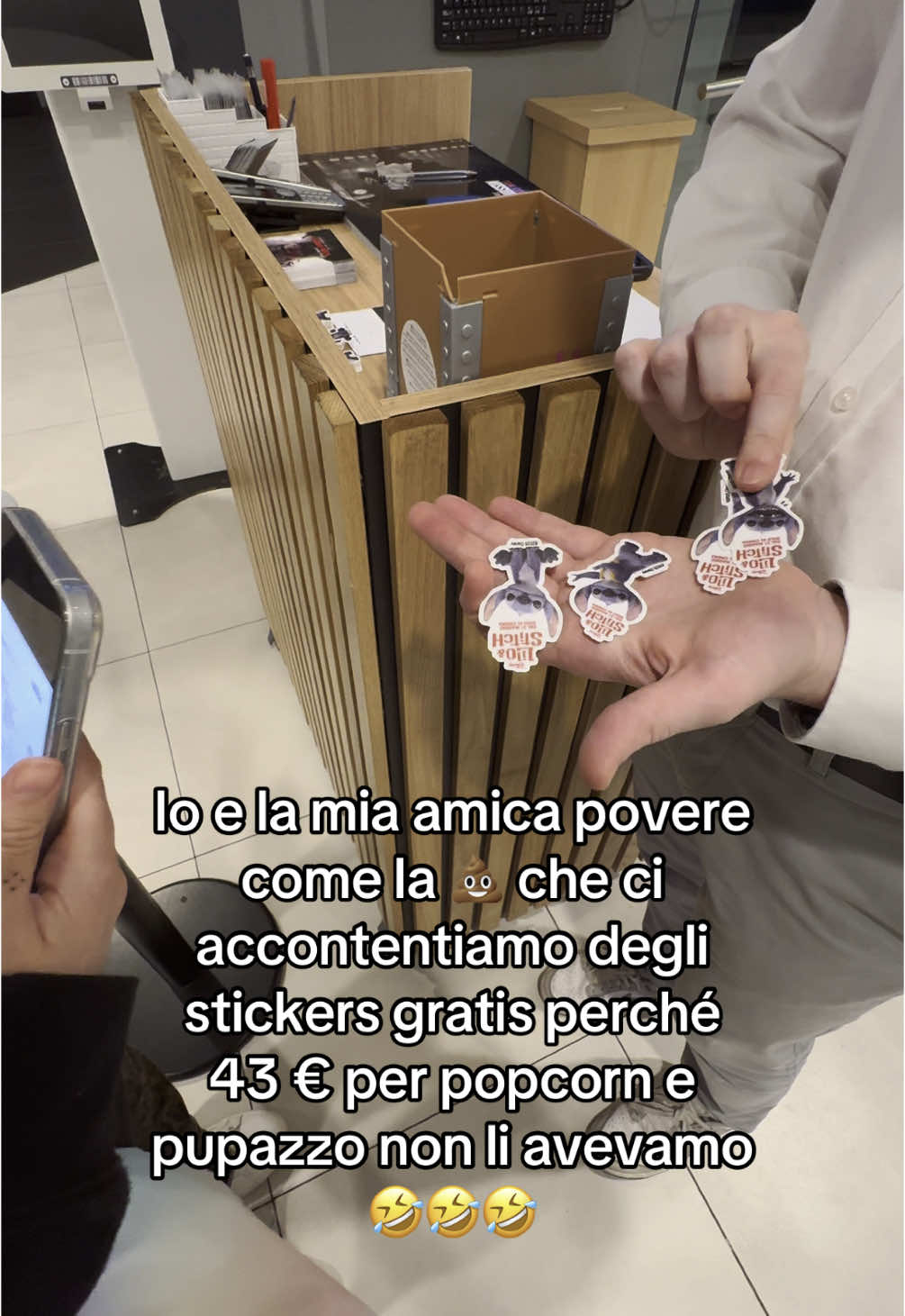 Quante come noi?🤣😬 Tagga la tua amica povera con cui andrai a vedere Stitch 🫠 Ohana significa “famiglia” ma anche “amiche povere insieme” 🥲🥹 @Becky ♥️ Grazie @UCI Cinemas IT per gli stickers 🫶🏻 #stitch #liloandstitch #movie #movies #ucicinema #no #popcorn #disney #disneylover #amiche #povere #friends #friendship #friendshipgoals #cinema #perte #perteeee #andiamoneiperte 