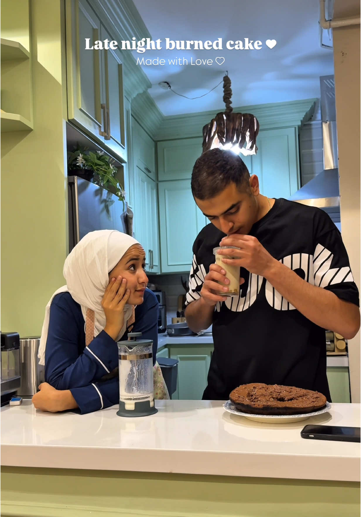 Late night burned cake 💗 #رُوو #fyppppppppppppppppppppppppppppppppppp #fyp #latenight #Home #couplegoals #homemade 