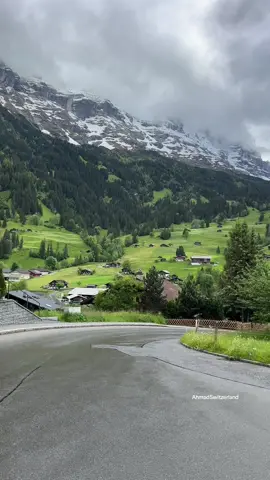 أجواء الأمطار في قرية جريندلفالد 💚🌧️🇨🇭 #مرشد_سياحي_في_سويسرا #تصويري #سويسرا #انترلاكن #السعودية 