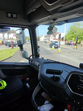 #fyp #vibes #viral #life #luton #london #hgv #driving #dayinmylife #44tonnearmy #hardwork #drive #booterbee #sun #day 