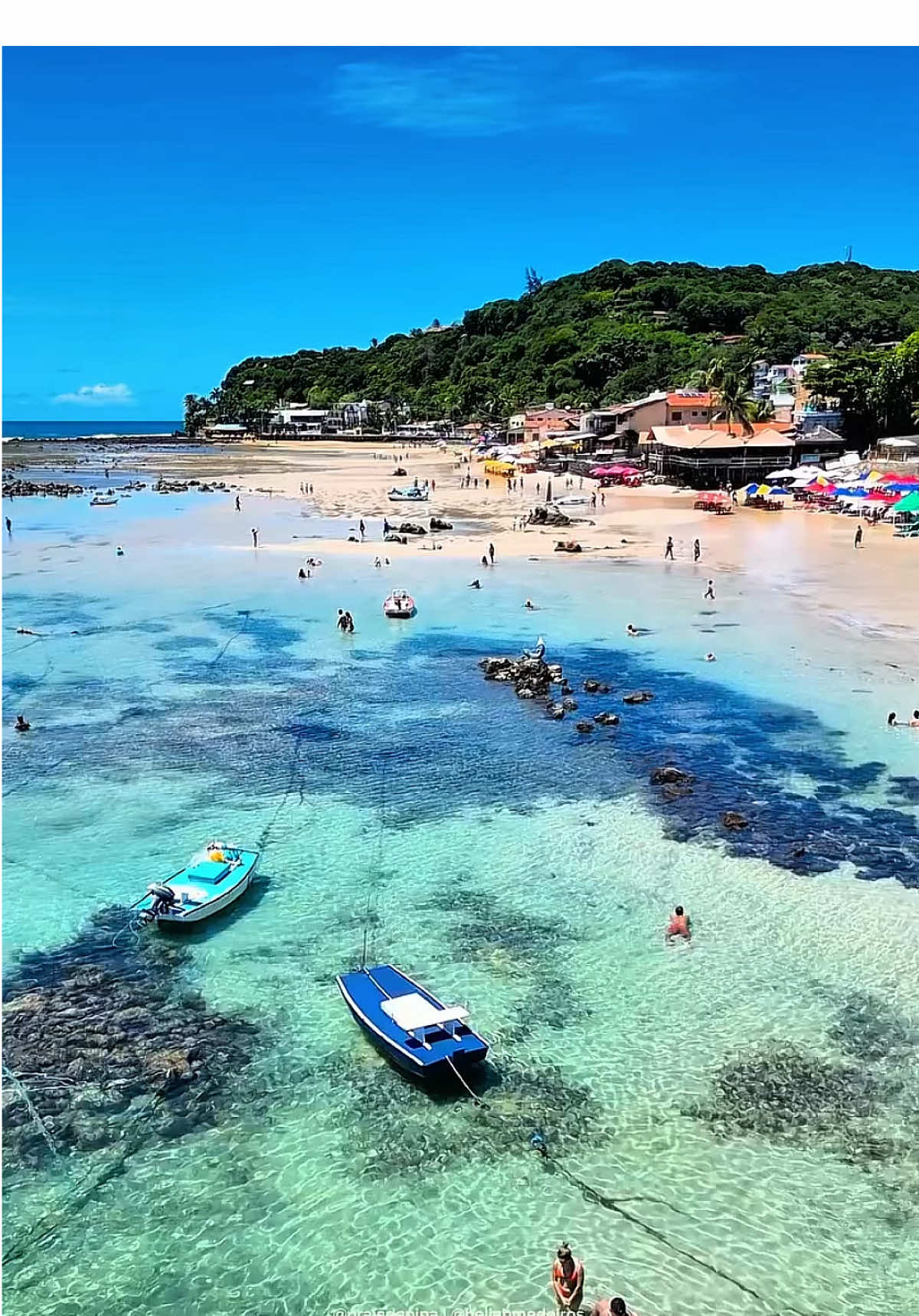 🌴Se apaixone por um dos paraísos do Rio Grande do Norte! Descubra Natal te leva  para conhecer a deslumbrante Praia da Pipa, no RN. Pipa é o destino perfeito para quem busca aventura, relaxamento e paisagens incríveis.  E essas imagens maravilhosas são do talentoso @heliabmedeiros, que capturou toda a beleza desse lugar mágico. Venha descobrir por que Pipa é tão especial! #PraiaDaPipa #Pipa #RioGrandeDoNorte #RN #DescubraNatalOficial #Nordeste #Viagem #Praia #Paraíso #BelezasNaturais