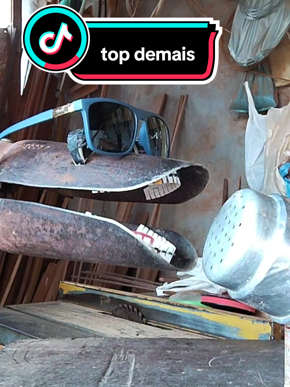 escavadeira a ferramenta que canta #cavadeira #dublagem #ferramenta 