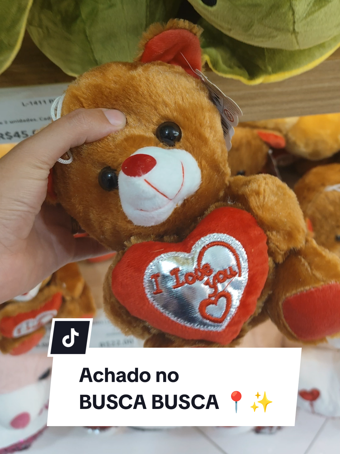 O Busca Busca é um paraíso né? rsrs E hoje eu deu uma passadinha lá pra conferir preços, produtos, etc etc...🤩 • E eu achei esses ursinhos as coisas mais fofas, com um preço INCRÍVEEEEEL!🤩 • #buscabusca #achado #presente #diadosnamorados #cestaspersonalizadas #amor 