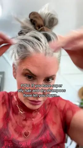 Dry shampoo — long oily hair tips #dryshampoo #dryshampoohack #dryshampoopowder #oilyhair #tiktokshopcreatorpicks #hairdance #hairtok #longhairstyles 