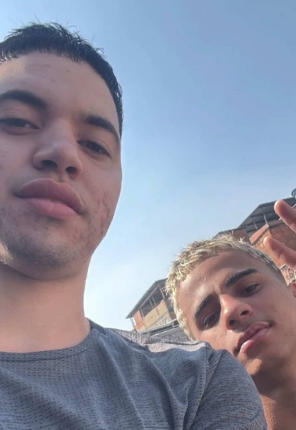 MENOR PIU SE ENCONTRA COM MENOR QUENTE 22 (TH) E A FAVELA JÁ SE PERGUNTA: VÃO VOLTAR A AGIR? #explore #fyp #rj #reportagem #crime #pmrj #penha 