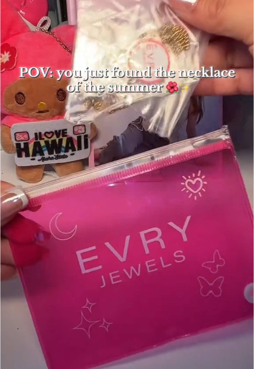 $4.99 for the cutest summer necklace?? i’m obsessed 😩🌺✨ #evryjewels #evry #hibiscus #hibiscusflower #hibiscusnecklace #flowernecklace #summerjewelry