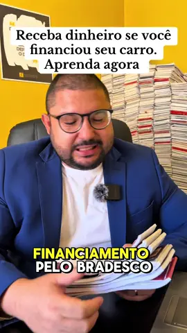 🚨 Você fez um financiamento e nem sabia que contratou um seguro? Então presta atenção que isso pode valer 💰 no seu bolso! Muita gente faz um financiamento CDC (tipo pra carro, moto, empréstimo pessoal…) e nem é informada que foi incluso um seguro prestamista no contrato. Esse seguro pode ser cancelado e o valor devolvido, sabia? 🤯 👉🏼 Veja o passo a passo pra fazer o resgate: 1️⃣ Ligue no banco e solicite a cópia do contrato do financiamento. 2️⃣ Verifique se há a cobrança do seguro prestamista. 3️⃣ Comprovou que tem? Agora ligue na central de seguros do banco. 4️⃣ Diga que não foi informado sobre a contratação, que quer o cancelamento e o resgate dos valores pagos. 5️⃣ Pronto! Agora é só acompanhar o processo e garantir o que é seu por direito. 😉 📢 IMPORTANTE: Muitos bancos e lojas não informam sobre o seguro, mas isso é obrigação! Se não foi avisado, você pode SIM pedir o dinheiro de volta! 💡 Se essa informação te ajudou: ✅ CURTE 📲 COMPARTILHA com alguém que precisa saber 📝 COMENTA aqui embaixo se tiver dúvidas 🔔 E já me SEGUE pra mais dicas sobre financiamento, juros abusivos e devolução de valores. #financiamento #seguroprestamista #cdc #jurosabusivos #devolucaodevalores #financiamentodecarro #carrofinanciado #direitosdoconsumidor #dinheirodevolta #resgatedoseguro #educacaofinanceira #dicasfinanceiras 🚗💸📑