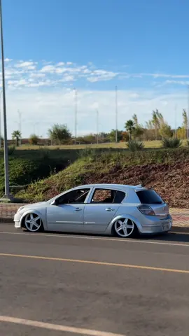 😍😍😍 #vectra #rebaixados #henriqueejuliano #carrobaixo #paraná #modao #viralizou #baixosbrasil #baixos 