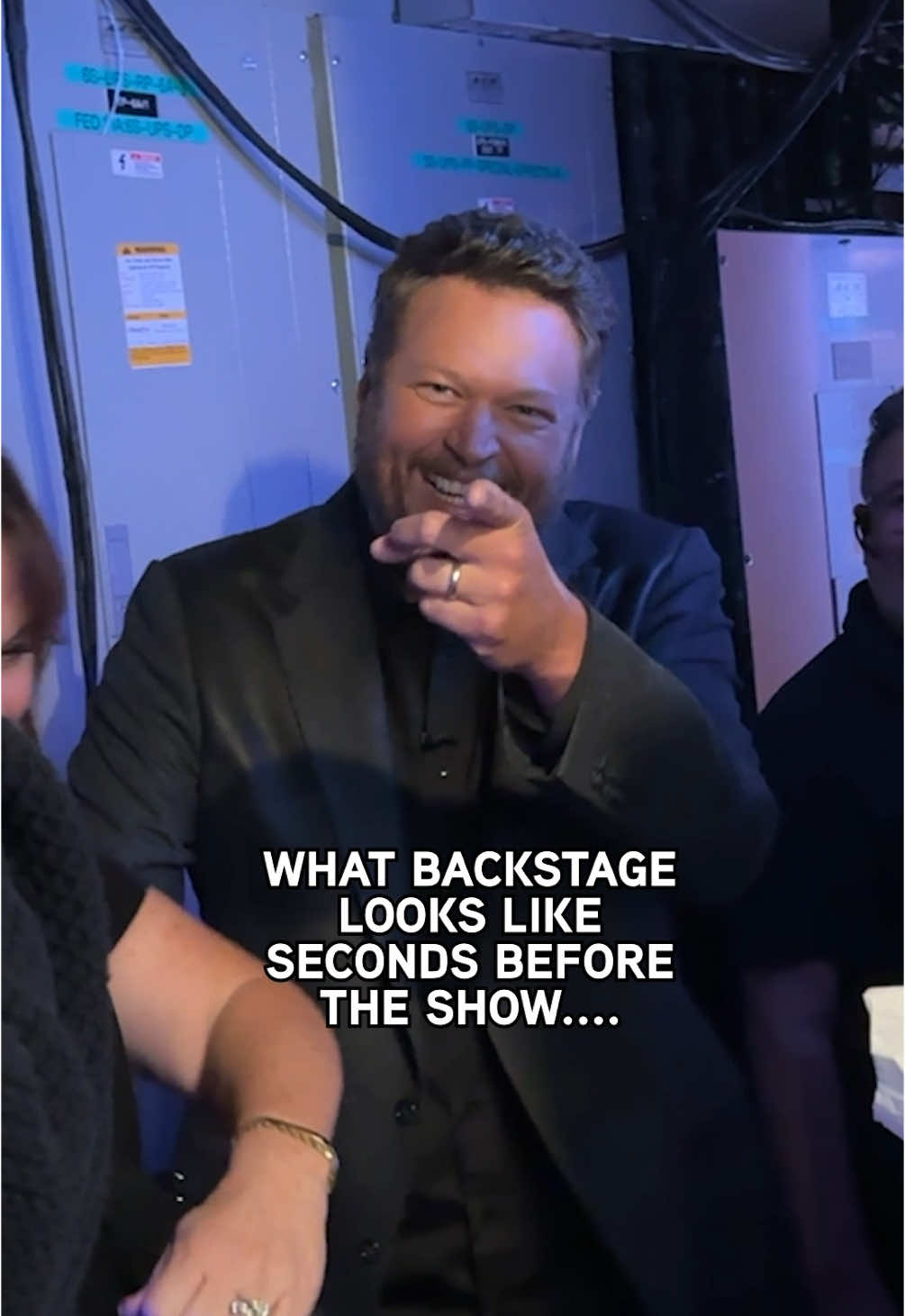 I like to keep it real serious before showtime.. I mean it… no funny business at all. #backstage #behindthescenes 