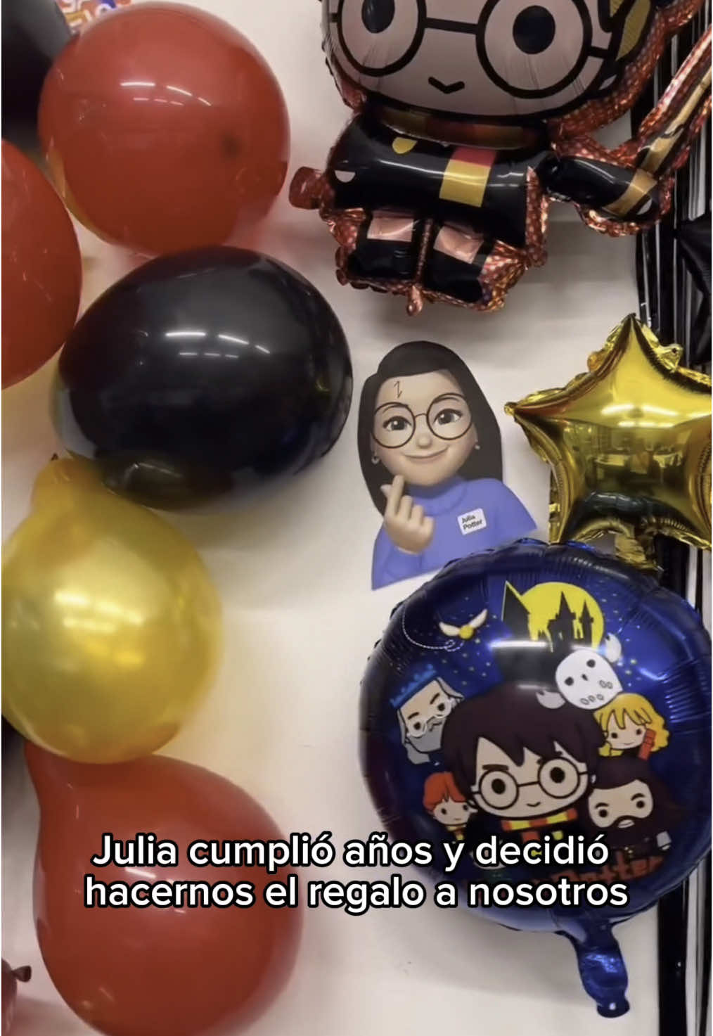 Julia, el alma de Lank.   Feliz cumpleaños a la número 1. #lank #oficina #oficinatiktok #busquedadeltesoro 