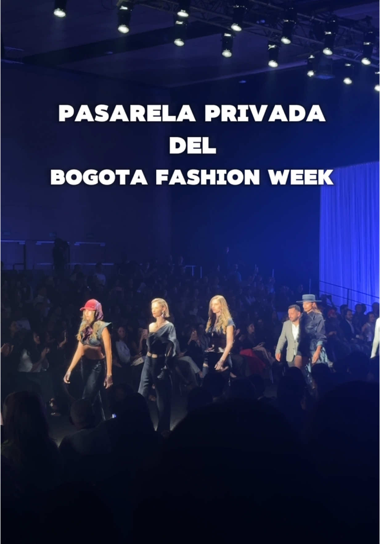 Día 1/3 del bogotá fashion week 🫡 #fashion #bogota #bfw #bogotafashionweek #moda #streetwear #baggy #jeans #clothes #colombia #inspo #viral #outfitideas #timberland #boots #style #styling #outfit #grwm #pasarela 