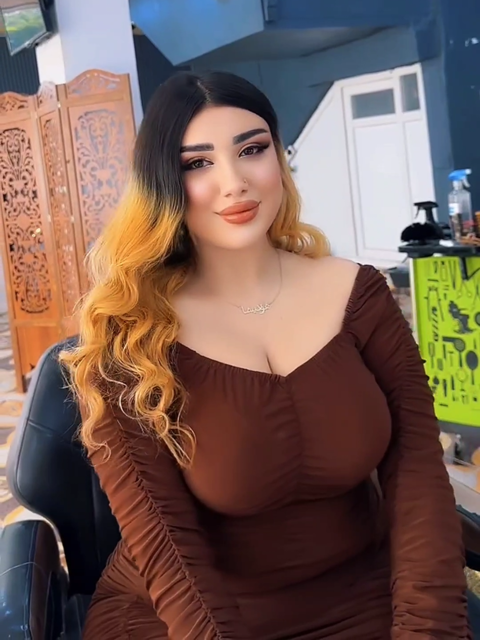 ئەیناسنەوە ؟  #new #video #malafe #honisha #shexmabast #kurd #kurdish #kurdistan #makeup #hair #hawler #slemani #darbandixan #kalar #halabja #فیستیڤاڵی_هەنار #tiktok #actives #fyp #foryou #foryoupage 