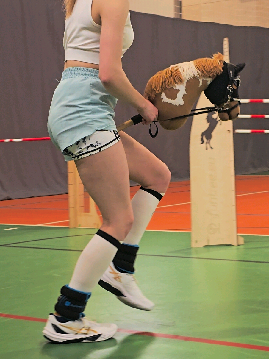 Have you tried weighted jumps?! 🤗🐴 Hobbyhorse • hobbyhorsing • horses • gym • running • jumping • track • workout • coaching • training • sports #workout #gym #trackandfield #track #fun #entertainment  #keppihevonen #keppari #keppihevostalli #hobbyhorseriding #hobbyhorse #hobbyhorsing #highjump #jumping #horse #horses #horsegirl #equestrian #equestriangirl #Running #sport #sports #horseriding #coaching #coach #tip #run 