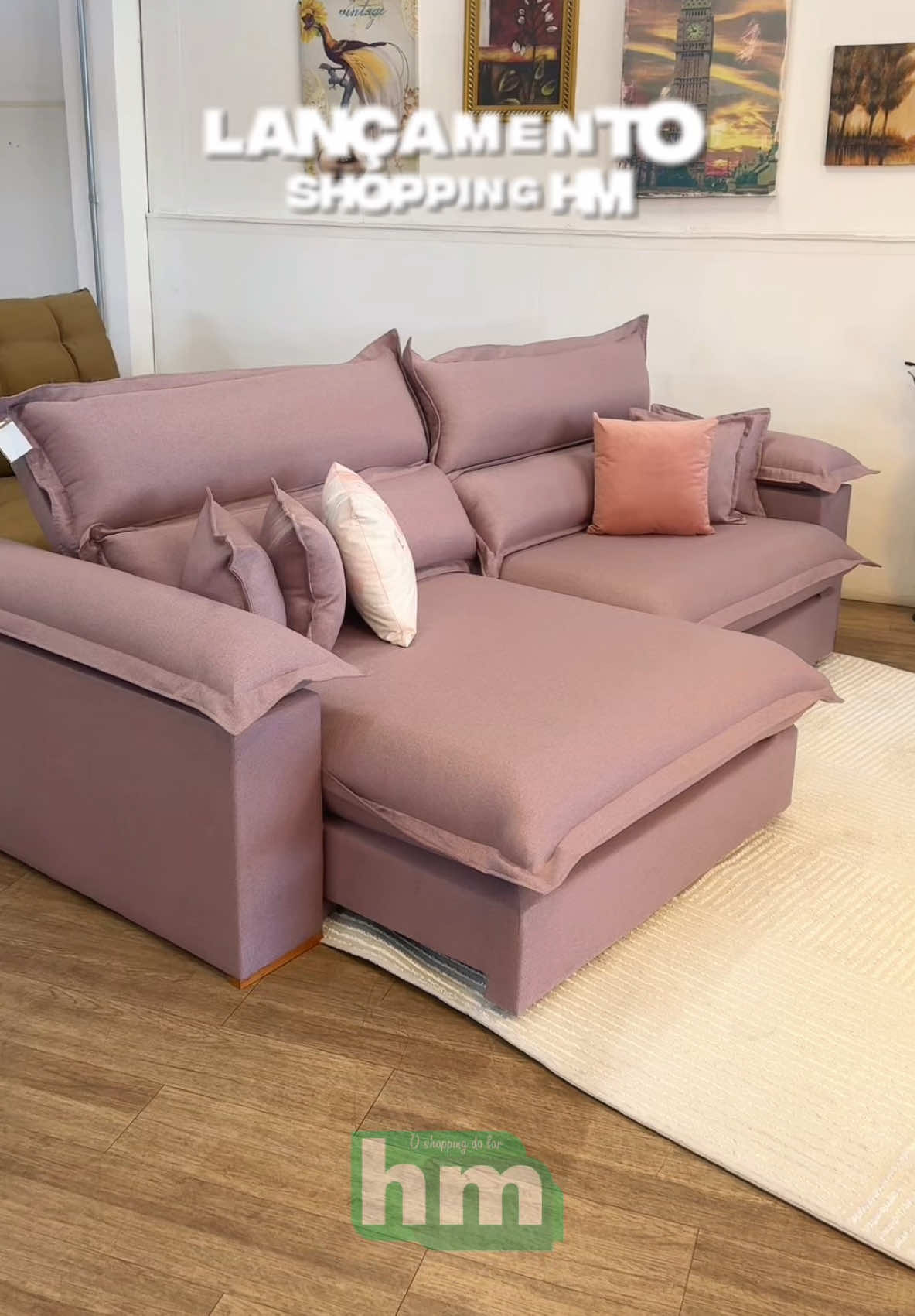 ✨ Lançamento Shopping HM! ✨ Chegou o sofá que une conforto, elegância e sofisticação: 🔹 Revestido em linho Venetto tratado – durabilidade com toque macio 🔹 Cor rose que valoriza qualquer ambiente 🔹 Retrátil e reclinável, feito para o seu descanso 🔹 Almofadas autoajustáveis para encaixe perfeito 🔹 Molas ensacadas para máximo conforto 🔹 Detalhes em madeira maciça que trazem um acabamento refinado 💬 Gostou? Visite o Shopping HM e conheça de perto essa novidade imperdível! 📍Av. Senador Teotônio Vilela, 3323. #Sofá #sofádelinho #retratilereclinavel #designmoderno #móveisdequalidade #conforto #estilo #shoppinghm #fyp #foryoupage 