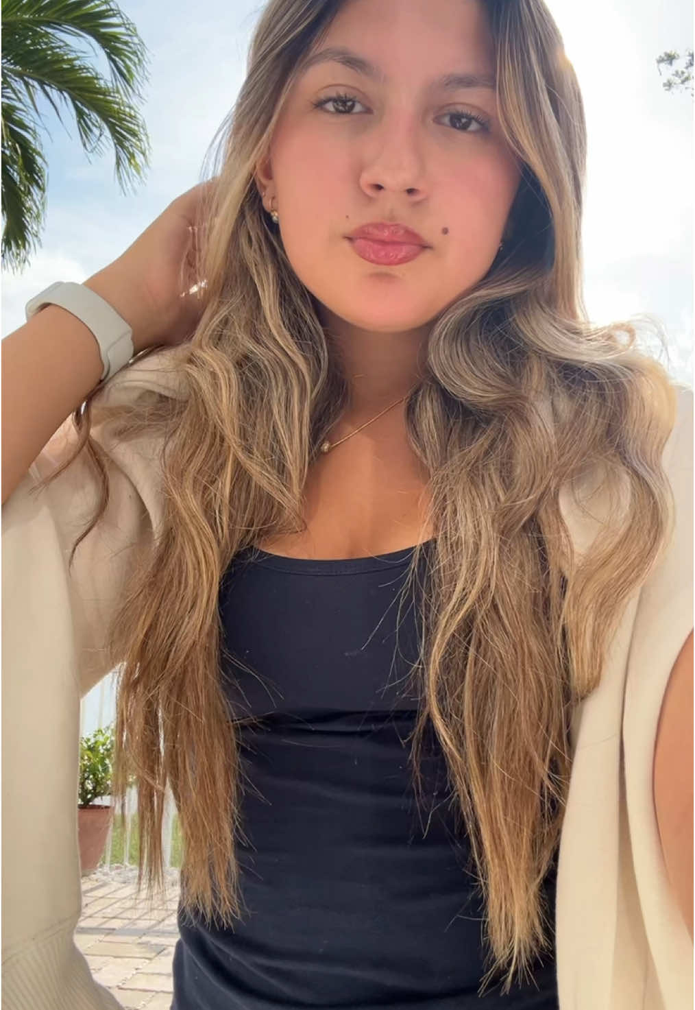 peep cookie in the back 🍪 #OOTD #outfitinspo #basicoutfit #yorkie 