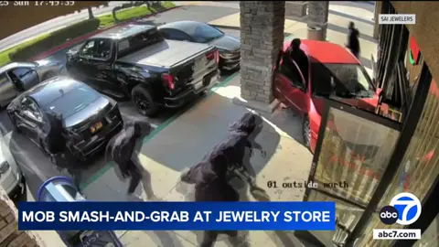 (5/18/25) More than 20 masked robbers were in and out of Sai Jewelers in #Modesto in just a minute, and that the crew is linked to similar crimes in #BeverlyHills and #Oakland.