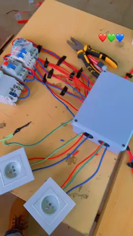 Cablage domestique minuterie et télérupteur #electrician #electrotechnique #electrotechnicien #@ESEBAT KEUR MASSAR 