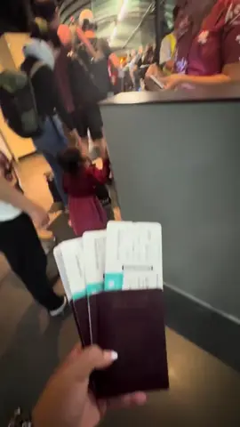 Notre rêve devient réalité : nous partons en Amérique pour la toute première fois, en famille, et tout ça grâce à l'incroyable succès de mes business en ligne !  C'est une étape incroyable et nous sommes tellement impatients de la partager avec vous . C'est une immense fierté et de joie . Une preuve que tout est possible. Ce n'est pas qu'un voyage, c'est l'aboutissement de beaucoup d'efforts . L'excitation est à son comble ! Nous avons toujours rêvé de découvrir l'Amérique en famille. une opportunité incroyable née de l'expansion de mes business en ligne. Tellement reconnaissants ! #depart #amerique #enfamille #revedevenuerealite #incroyablevoyage 