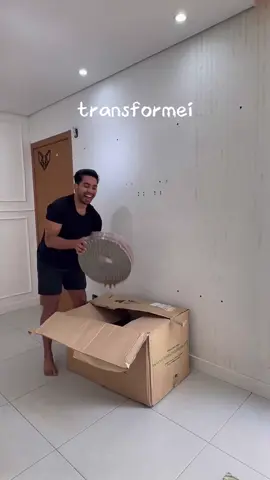 Eu amo esse ripado na minha sala, lindo né? 😍😍 Ele é o painel ripado laminado feio em EVA do @meurodape 😍 Para essa transformação utilizamos o Painel Ripado Laminado de EVA Autocolante | Linha Urban | 10cm de Largura | Cor Bronze do Meu rodapé e ficou lindo de mais né? 🥹💕 CUPOM DE DESCONTO no @meurodape : “LARDOSMENINOS” TE DA 5% DE DESCONTO NO SITE😍😍 Quem quiser o link do painel ripado comenta “EU QUERO” que te mando🤩 Inspiração de uma reforma sem sujeira, sem bagunça e sem grandes reformar, ficou lindo né?🥰 Já salva para se inspirar e fazer aí na sua casa também😉 #antes #antesedepois #dicadodia #dicasdolar #decor #homedecor #ripado #painelripado