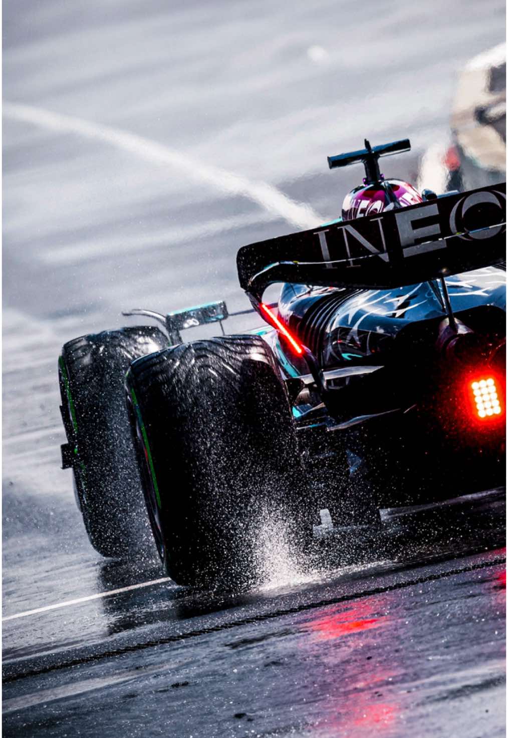 Chuva x F1 ☔️🏎️ “A chuva coloca todos os carros no mesmo patamar, mas não os pilotos” - Ayrton Senna #f1 #formula1 #theclubf1 #f1edit #ferrari #redbull #mclaren #rain #chuva #f1chuva #f1brasil #automobilismo #monaco #pilotos 