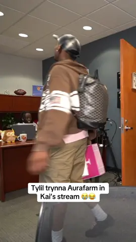 Tylil Aurafarm 😭😂 #kaicenat #streameruniversity #tylil #fyp #clips #twitch 
